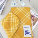 巴宝莉(Burberry)带帽款羊绒羊毛混纺围巾送专柜新款别针 黄色