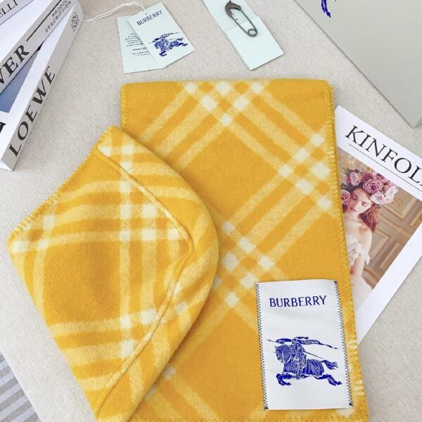 巴宝莉(Burberry)带帽款羊绒羊毛混纺围巾送专柜新款别针 黄色