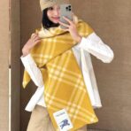 巴宝莉(Burberry)带帽款羊绒羊毛混纺围巾送专柜新款别针 黄色 - 图片 2