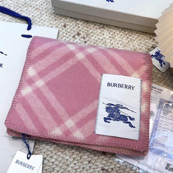 巴宝莉(Burberry)格纹围巾 浅粉色