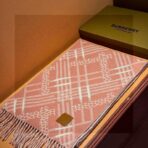 巴宝莉(Burberry)秋冬双面格子围巾 浅粉色