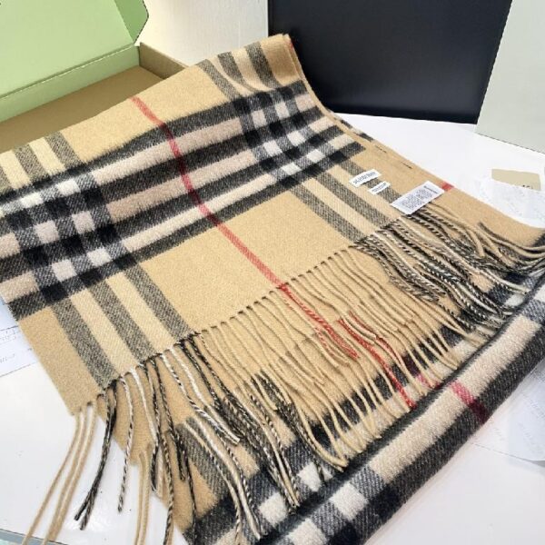 巴宝莉(Burberry)经典格子搭配时尚拼色披肩 杏色