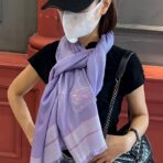 巴宝莉(Burberry)马标刺绣logo轻盈格纹围巾 紫色 - 图片 2