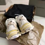 巴黎世家 Triple S 系列艺术印花厚底复古老爹鞋（白色基底款） - Imagem 2