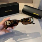 巴黎世家（Balenciaga）玳瑁纹方框太阳镜 - Imagem 3