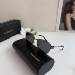 巴黎世家（Balenciaga）金属黑色方框太阳镜