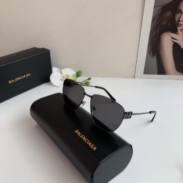 巴黎世家（Balenciaga）金属黑色方框太阳镜