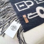 新款2025爱马仕男女款围巾 深蓝色款 - 图片 3