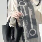 新款2025爱马仕男女款围巾 灰色款 - 图片 2