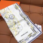 新款双面丝印 姆米斜纹真丝方巾 白色款 - 图片 4