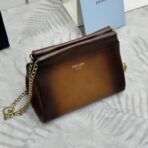 普拉达 (Prada)  焦糖色小牛皮翻盖链条手袋