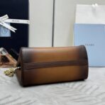 普拉达 (Prada)  焦糖色小牛皮翻盖链条手袋 - Imagem 3