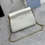普拉达 (Prada)  白色小牛皮翻盖链条Enchaîné手袋