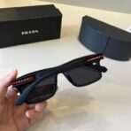 普拉达（Prada）Linea Rossa 系列红标方框太阳镜 - 图片 4