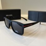 普拉达（Prada）Linea Rossa 系列红标方框太阳镜