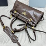 普拉达（Prada）Mini Galleria 褐色亮面皮革手提斜挎包