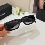 普拉达（Prada）SPR09Z 系列黑色方框三角标太阳镜 - 图片 4