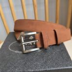 普拉达（Prada）褐色绒面革暗银色板扣男士腰带