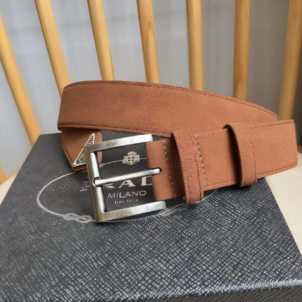 普拉达（Prada）褐色绒面革暗银色板扣男士腰带