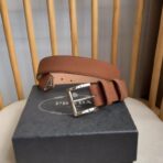 普拉达（Prada）褐色绒面革银色板扣男士腰带