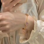 梵克雅宝（Van Cleef & Arpels）Alhambra 系列 18K 金粉色贝母四叶草手链 - 图片 4