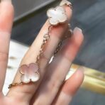 梵克雅宝（Van Cleef & Arpels）Alhambra 系列 18K 金粉色贝母四叶草手链 - 图片 2