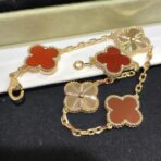 梵克雅宝（Van Cleef & Arpels）Alhambra 系列 18K 金红玛瑙四叶草混合工艺手链