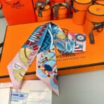 爱马仕 “从洋伞到对决”Twilly小丝巾 浅蓝色 - Imagem 2