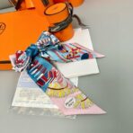 爱马仕 “从洋伞到对决”Twilly小丝巾 浅蓝色 - Imagem 4