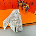 爱马仕 “从洋伞到对决”Twilly小丝巾 米绿色 - Imagem 2