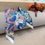 爱马仕 水上游乐园 Twilly小丝巾 蓝色 - 图片 3