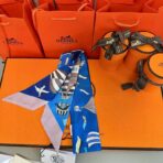 爱马仕 “翱翔天际之梦”Twilly小丝巾 深蓝色 - 图片 3