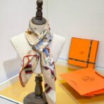 爱马仕 马刺与骏马的披挂 杏色斜纹真丝方巾 - 图片 3