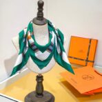 爱马仕 马刺与骏马的披挂 绿色斜纹真丝方巾 - 图片 4