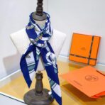 爱马仕 马刺与骏马的披挂 蓝色斜纹真丝方巾 - 图片 3