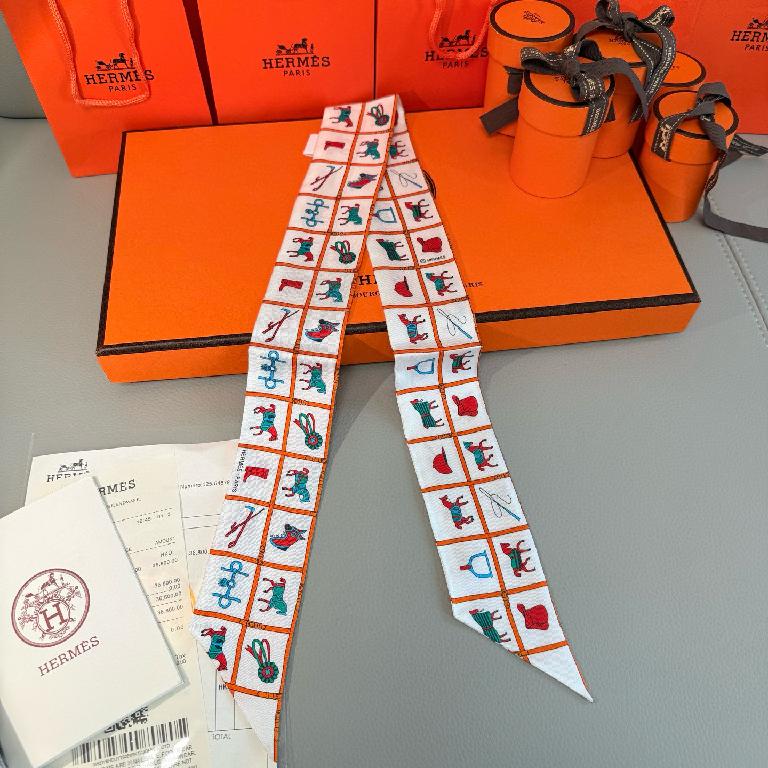 爱马仕Hermes “骏马的披挂”Twilly小丝巾 白色1_00001_ 爱马仕Hermes “骏马的披挂”Twilly小丝巾 白色 - 图片 1
