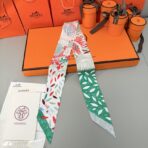 爱马仕(Hermes) “鸟之王国”小丝巾 绿色