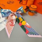 爱马仕Hermes“优雅骑士”Twilly小丝巾 红蓝撞色 - 图片 4