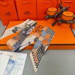 爱马仕Hermes“优雅骑士”Twilly小丝巾 黑棕撞色 - Imagem 4