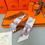 爱马仕Hermes“华丽的缰辔花卉版”Twilly小丝巾 白棕撞色 - Imagem 3