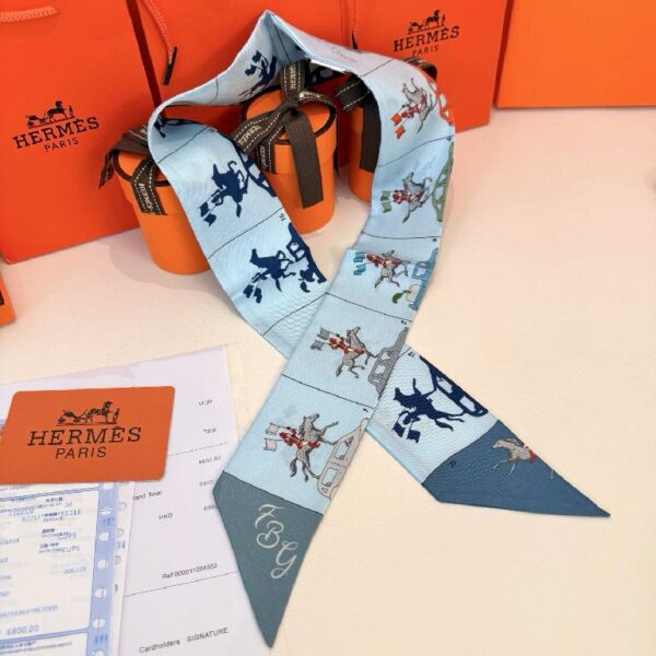爱马仕(Hermes)“爱马巡游”Twilly小丝巾 浅蓝色
