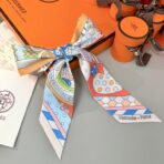 爱马仕Les Murmures de la Foret Twilly小丝巾 米色底 - Imagem 2