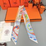 爱马仕Les Murmures de la Foret Twilly小丝巾 米色底