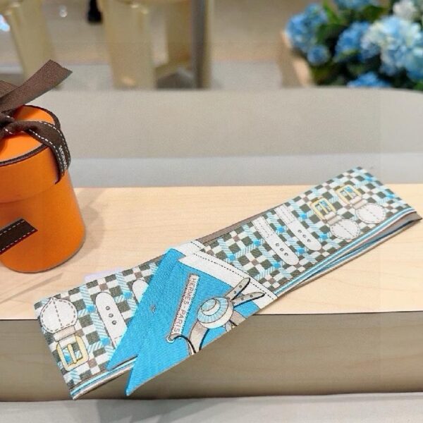 爱马仕Twilly(新型马车)丝巾 浅蓝色