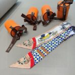 爱马仕Twilly(新型马车)丝巾 红蓝杏撞色 - 图片 4