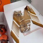 爱马仕Twilly“藏书章”小丝巾 棕色 - 图片 4