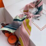 爱马仕Twilly“藏书章”小丝巾 粉蓝撞色 - 图片 4