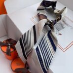 爱马仕Twilly“藏书章”小丝巾 黑蓝撞色