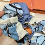 爱马仕Twilly跳跃的弹簧束发带 发圈 蓝橙撞色 - Imagem 3