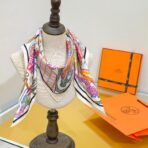 爱马仕《丝巾大探险》粉色调斜纹真丝方巾 - 图片 3